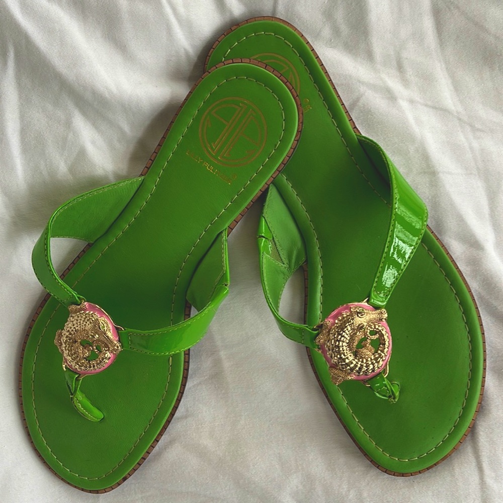 LILLY PULITZER Grass Green Flip Flops with Gold Alligators. Size 9.5.